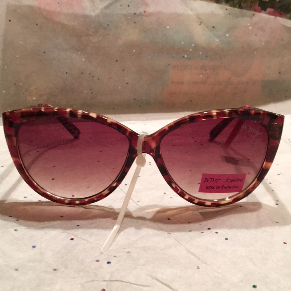 BETSEY JOHNSON OVERSIZED “EYE CANDY” Sunglasses